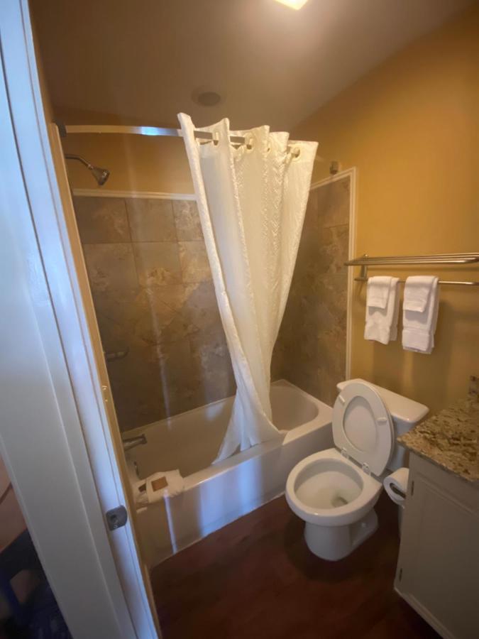 Southern Inns And Suites Now Offering Rv Spaces For Rent Yorktown Exterior photo